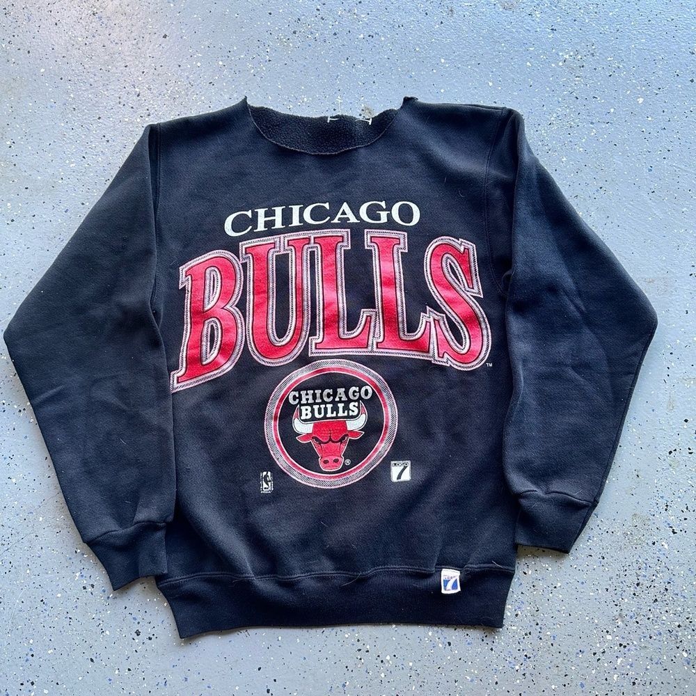Vintage 90s Russell Athletic Bulls NBA Crewneck M/S Black Chopped Collar - Picture 5 of 8